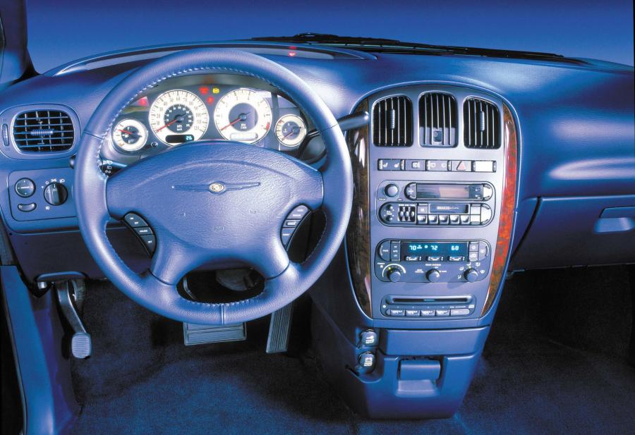 Торпедо Chrysler Town & Country 2001 года  (фото 9 из 18)